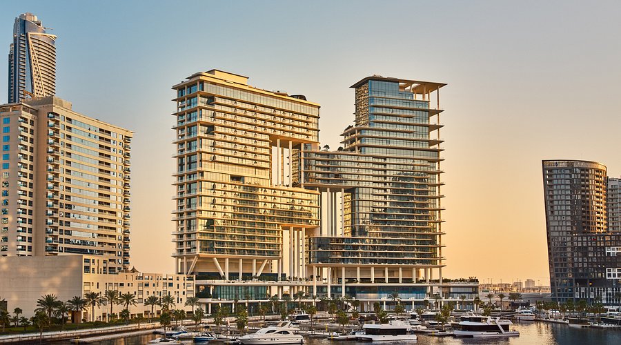 Luxury hotel overlooking the marina in Dubai